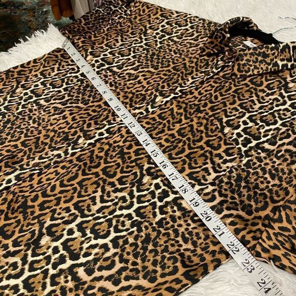 Ena Pelly Button Down Blouse in Cheetah Print Size 6 - Picture 4 of 8